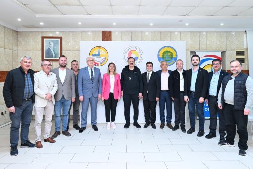 Dünya Odalar Federasyonu Başkanı Ve Türkiye Odalar Ve Borsalar Birliği Başkanı Sn. M. Rifat Hisarcıklıoğlu Yönetim Kurulu Başkanımız Tevfik Yamanoğlu’na Ait Yaman Peynircilik Fabrika Satış Mağazası’na Ziyarette Bulundu.